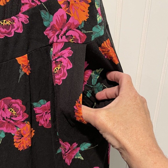 Torrid Black Floral Off the Shoulder Jumpsuit Size 3X - Picture 4 of 9